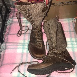 Earth Lace up boots!